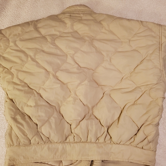 Umgee Women's Quilted Lightweight Jacket. Off white. Size Medium. Button up - Picture 5 of 6